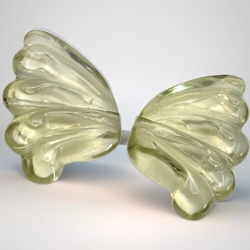 リビアングラス 15mm 17cm 0120 リビアングラス 発見地：エジプト・リビア砂漠 10.69ct