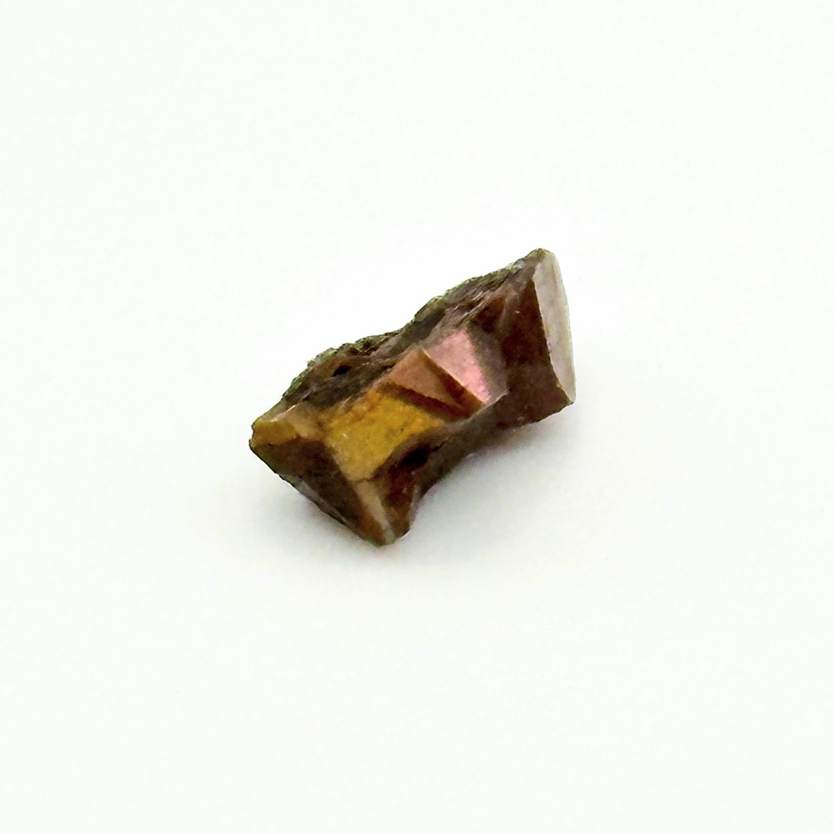 レインボーガーネット原石セット｜天川村産・虹色に輝く希少石4粒＋