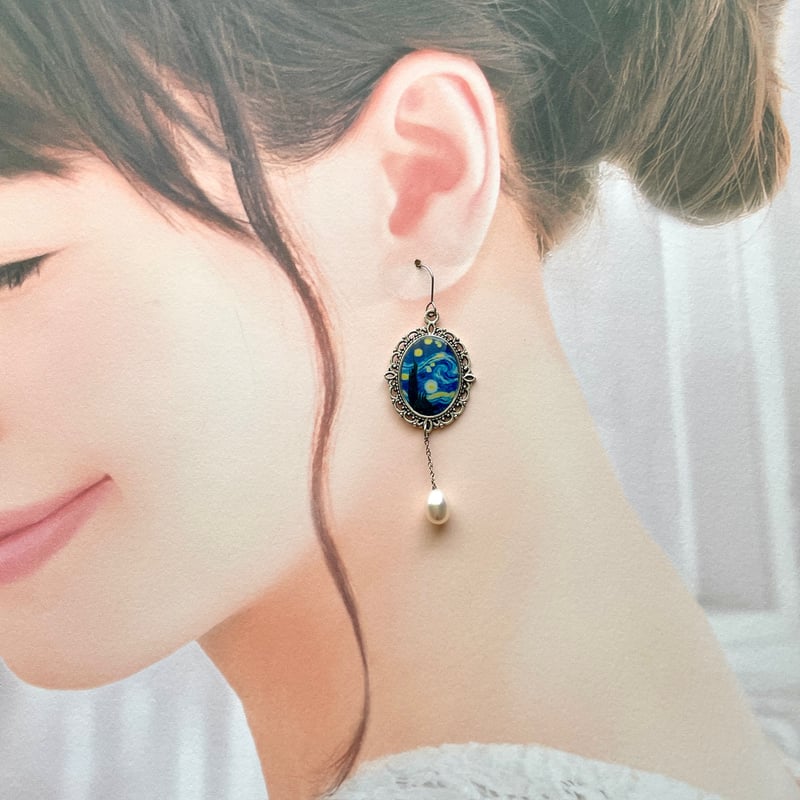 ゴッホ《星月夜》アンティーク調フックピアス 淡水真珠のドロップ