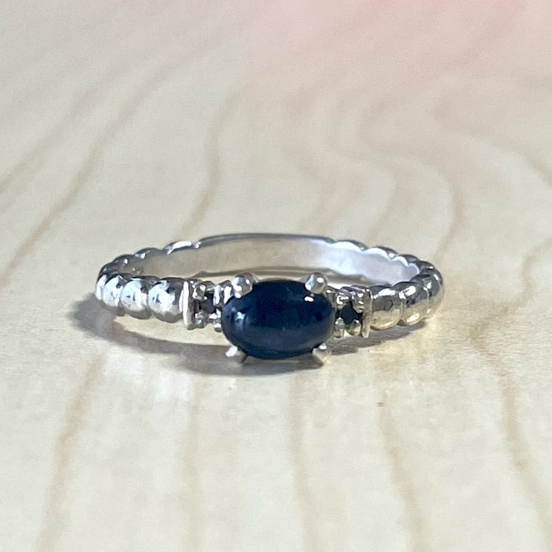 スターサファイア0.73ctとブラックダイヤのデザインリング