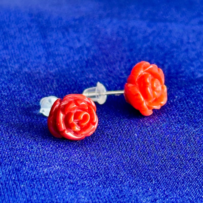 赤珊瑚の薔薇スタッドピアス｜華やぎを添える上質コーラルジュエリー