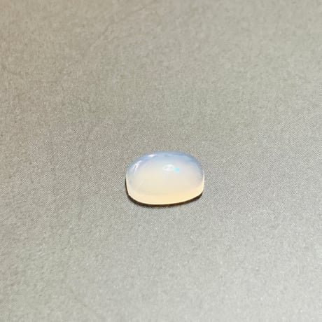 ホワイトオパール0.50ct/オーバル opalルース