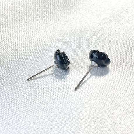 【アレルギー対応】オニキスの薔薇ピアス｜サージカルステンレス｜天然石ピアス