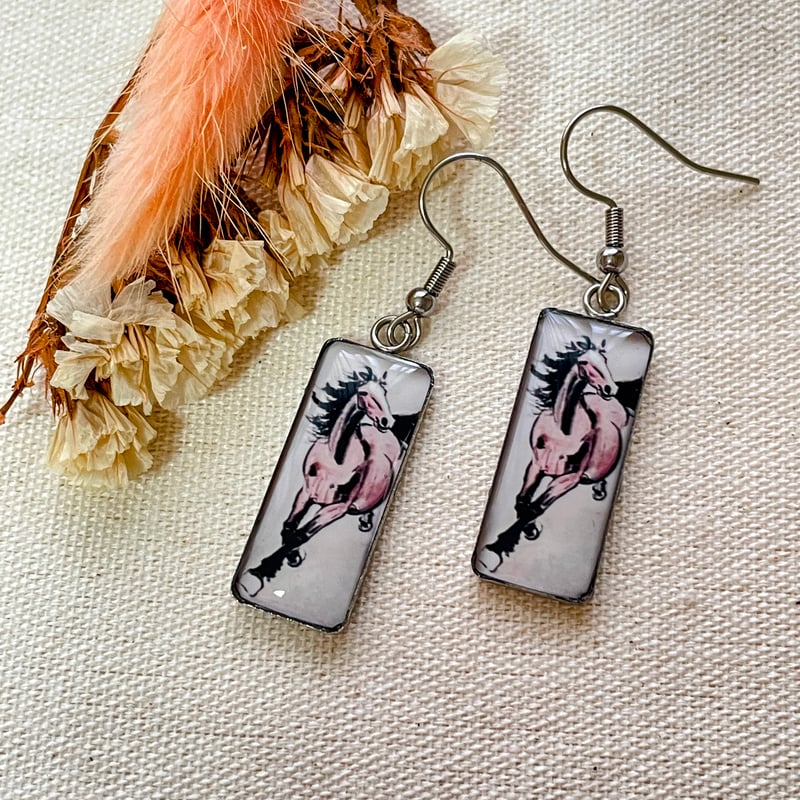 大人の美術館アクセサリー】徐悲鴻《駿馬図》ピアス｜午年・馬の推し活