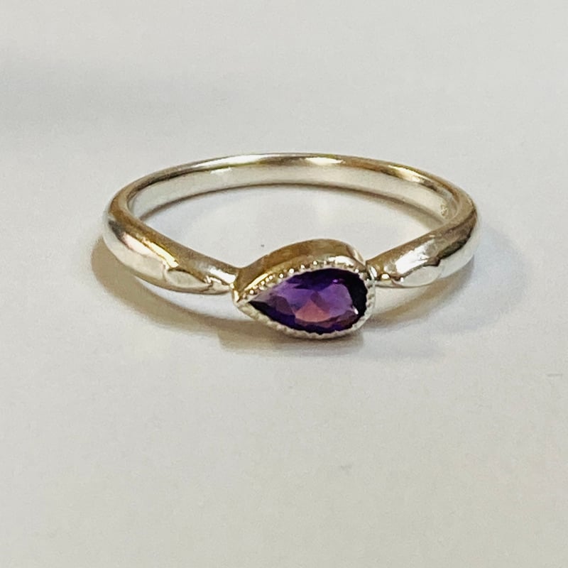 古希祝い 2月誕生石】アメジスト ペアシェイプ 一粒デザインリング/雨