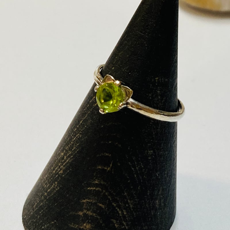 ねこ守りシリーズ】猫ちゃんリング｜ペリドット｜8月誕生石