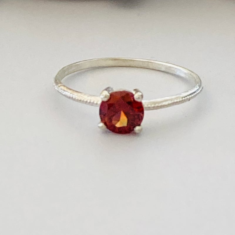 ガーネット一粒リング/ミル打ちデザイン | ジュエリー春日