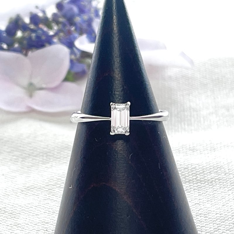 お客様オーダー品】エメラルドカットのダイヤモンドリング