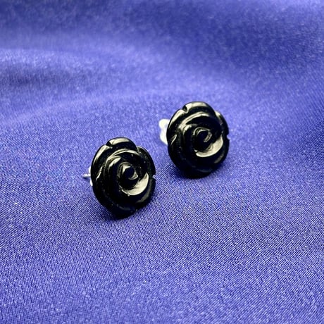 黒薔薇ピアス｜天然石オニキス薔薇ピアス