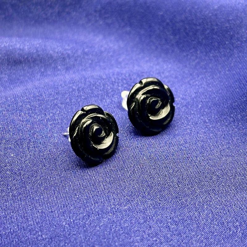 黒薔薇ピアス｜天然石オニキス薔薇ピアス | ジュエリー春日
