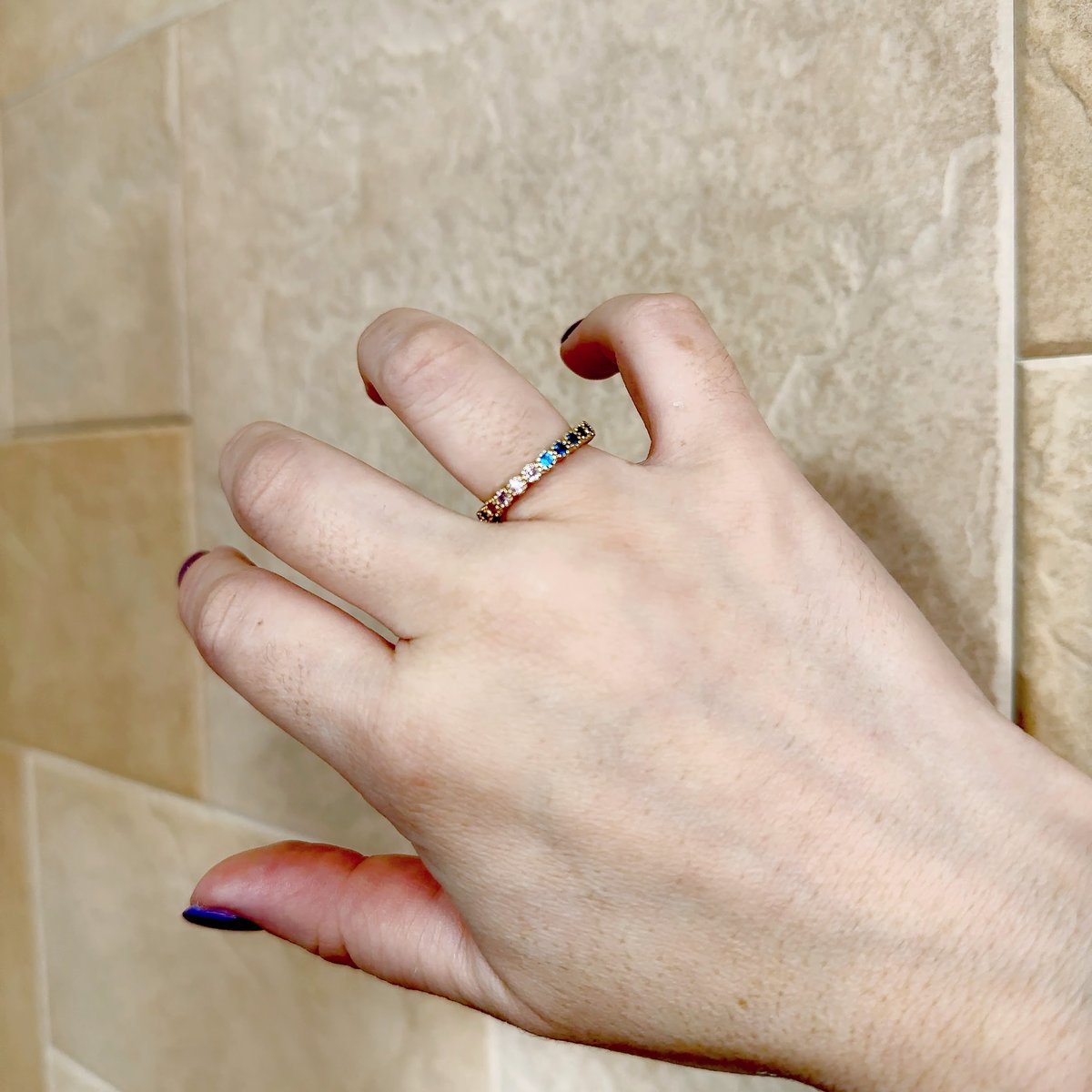 マルチカラーストーン エタニティリング｜指元を彩るカラフル