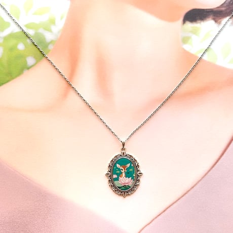 【奈良県ふるさと納税認定品】奈良の子鹿と蓮の花 ネックレス&ピアスのセット