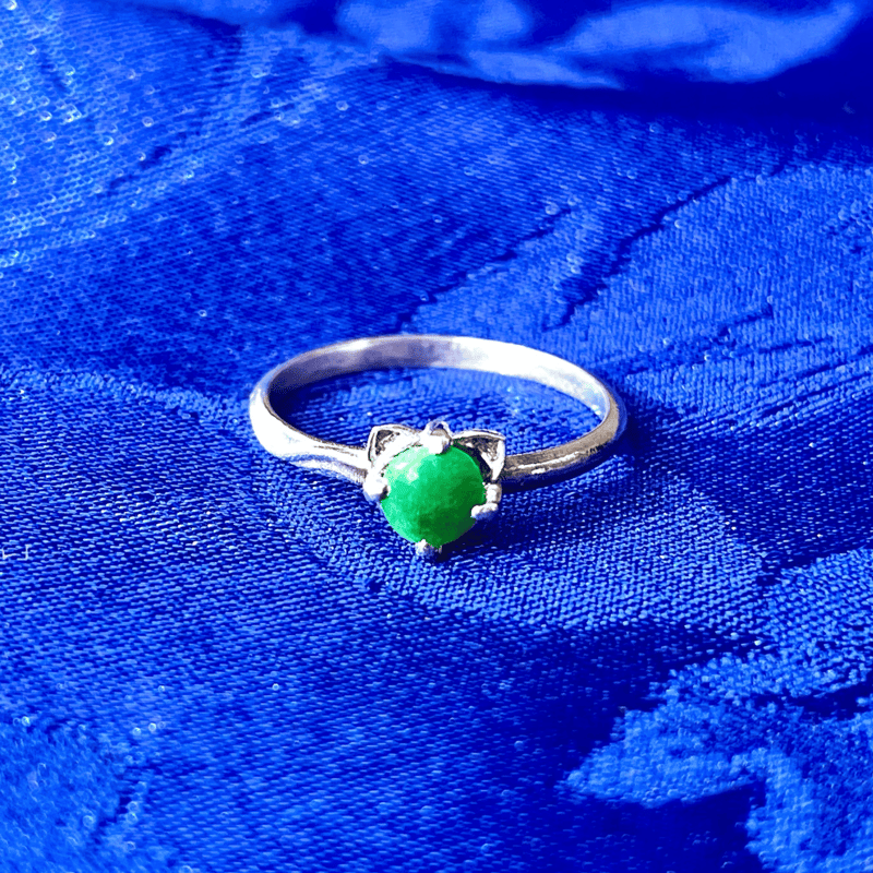 ねこ守りシリーズ】猫ちゃんリング｜天然石ヒスイ｜5月の誕生石