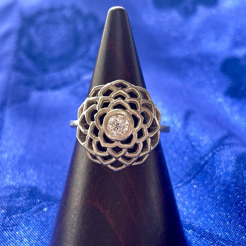 モアサナイト　指輪　5ct　クッションカット　四角　フラワー　花　フリーサイズ モアサナイト 指輪 5ct クッションカット 四角 フラワー 花