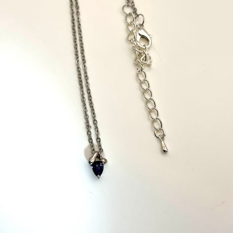 アメジスト ドロップが揺れるシンプルネックレス
