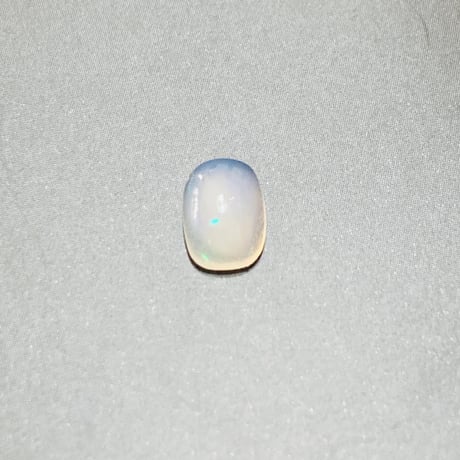 ホワイトオパール0.50ct/オーバル opalルース