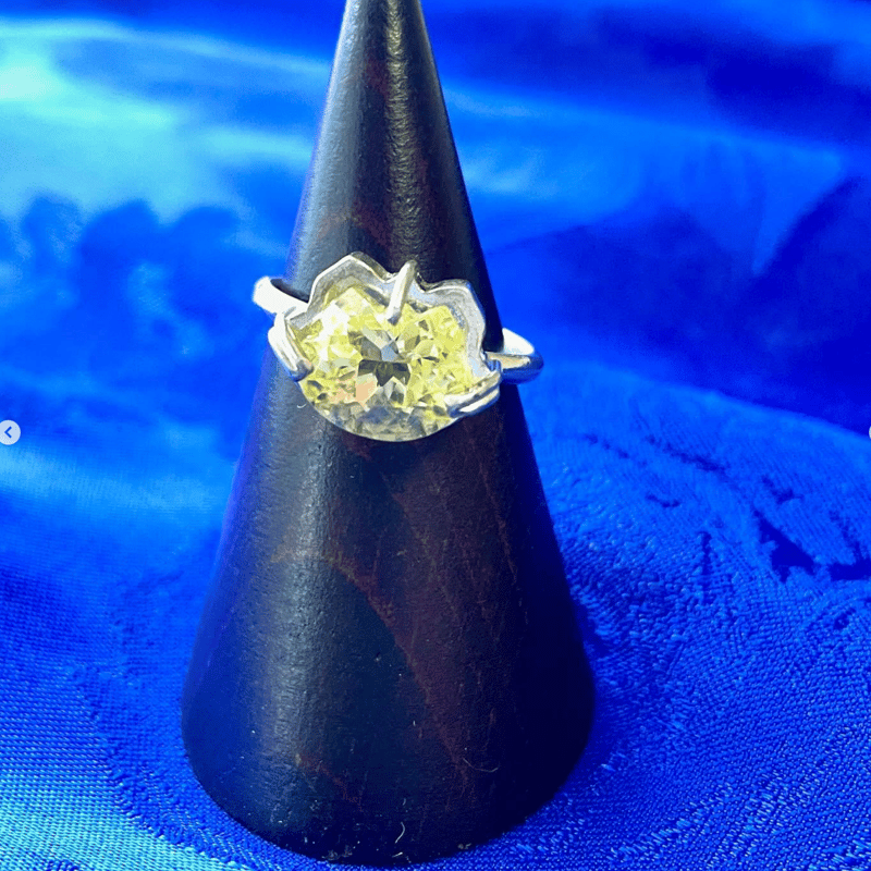 ねこ守りシリーズ】ねこの匠枠リング｜猫カットレモンクォーツ