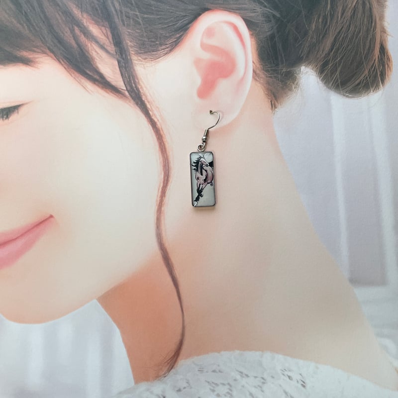 大人の美術館アクセサリー】徐悲鴻《駿馬図》ピアス｜午年・馬の推し活