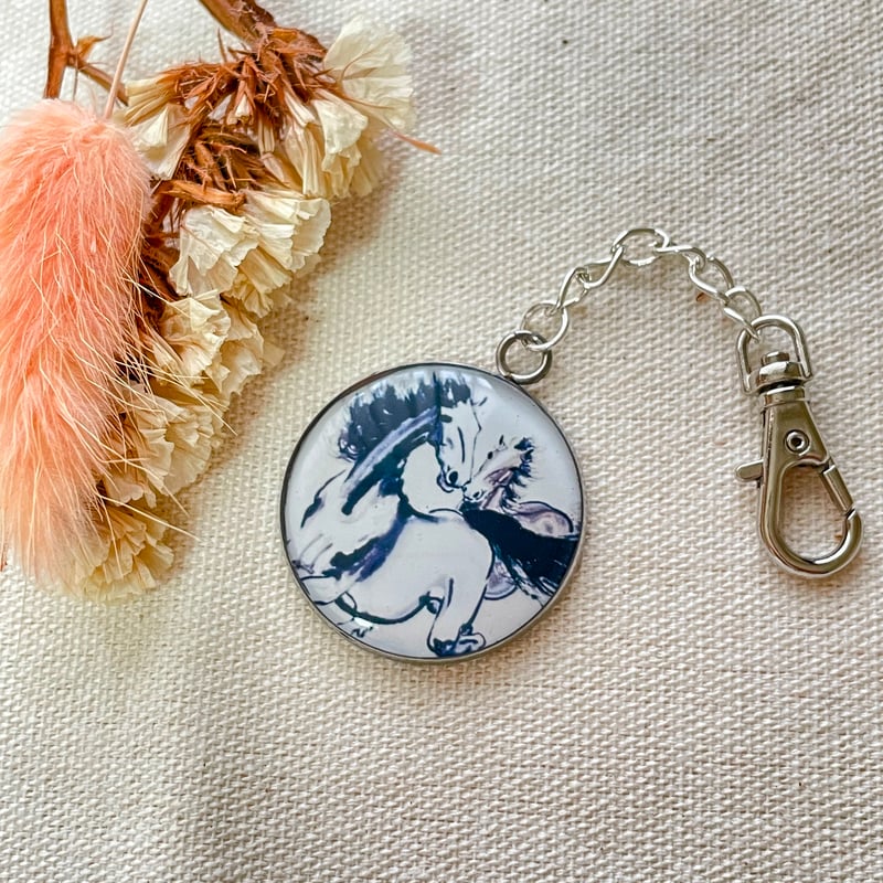 徐悲鴻《2匹の馬》キーホルダー｜午年・馬の推し活に | ジュエリー春日