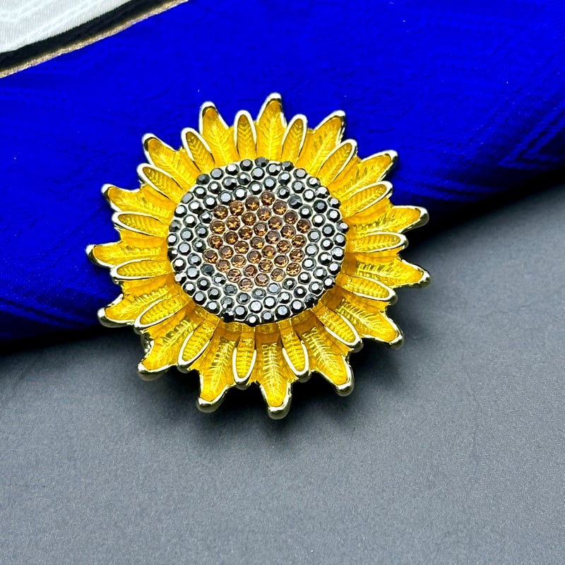 ひまわりブローチ｜キラキラ輝く太陽の花アクセサリー | ジュエリー春日