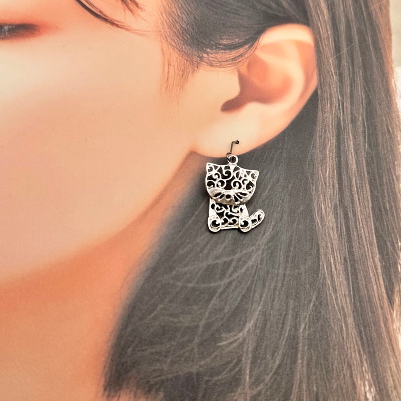 handmade ❁⃘*.゜ 漢字レジンと和柄にゃんこの猫ピアス handmade ❁⃘*.゜ 漢字レジンと和柄にゃんこの猫ピアス handmade ⃘