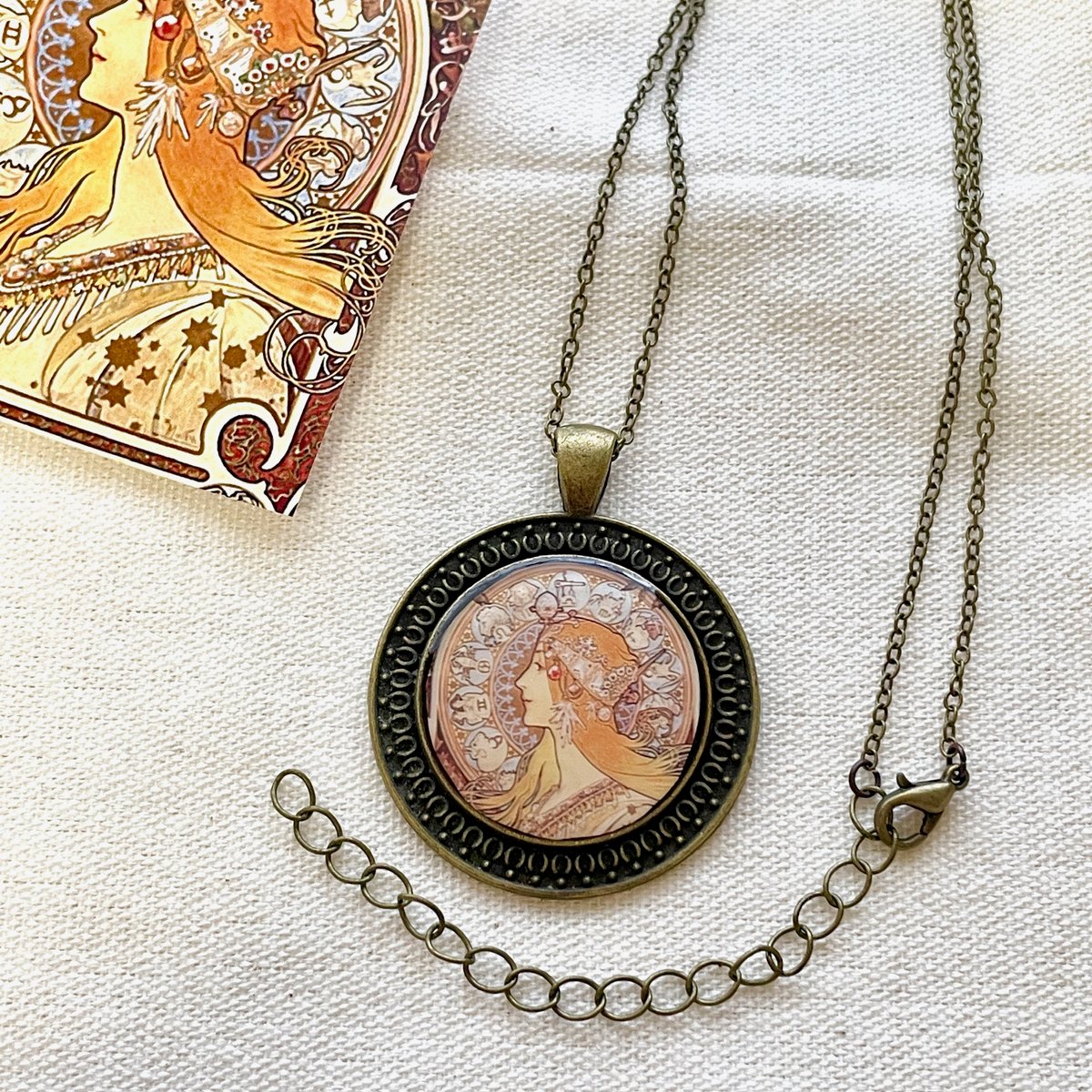 ミュシャ「黄道十二宮」/アンティーク調ネックレス/ラウンド ブロンズ