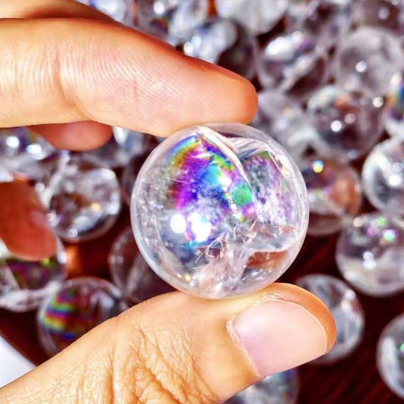 虹入り水晶 丸玉｜浄化と癒しをもたらすクラック水晶
