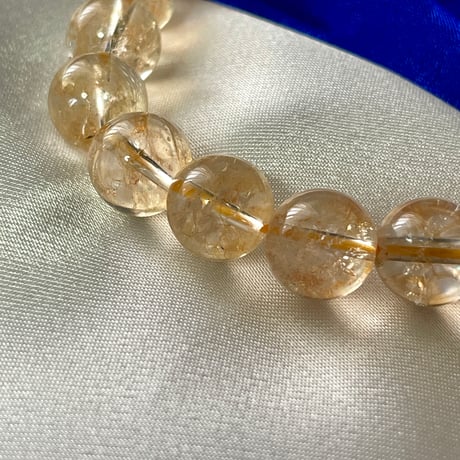 黄金の煌き：クラックシトリン10mmブレスレット ―ルチルクオーツ風の透明感―