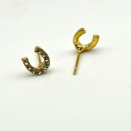 馬蹄（ホースシュー）ピアス｜日々のきらめき