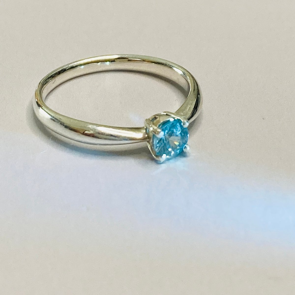 地球最古の宝石☆美しいブルーのプリズム】ブルージルコン リング（K18  