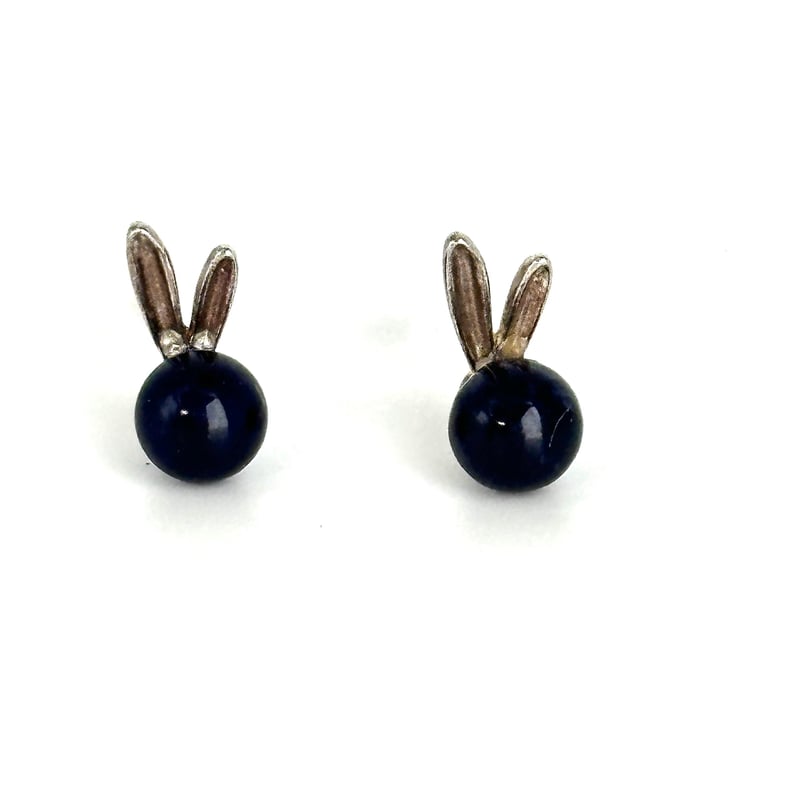 幸福の象徴 ラピスラズリ うさぎのシルバーピアス | ジュエリー春日