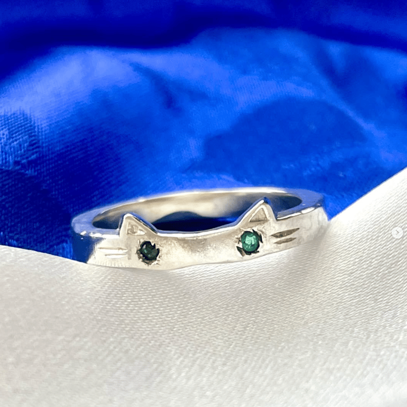 エメラルドの目を持つネコのリング★格安‼️ ねこ守りシリーズ】幸運の目 猫の目リング/エメラルド | ジュエリー春日