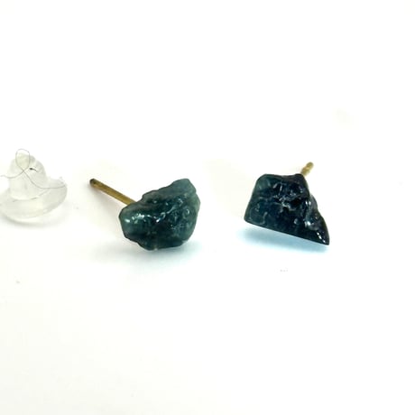 【セット販売】グリーントルマリン柱状結晶＋トルマリン原石ピアス