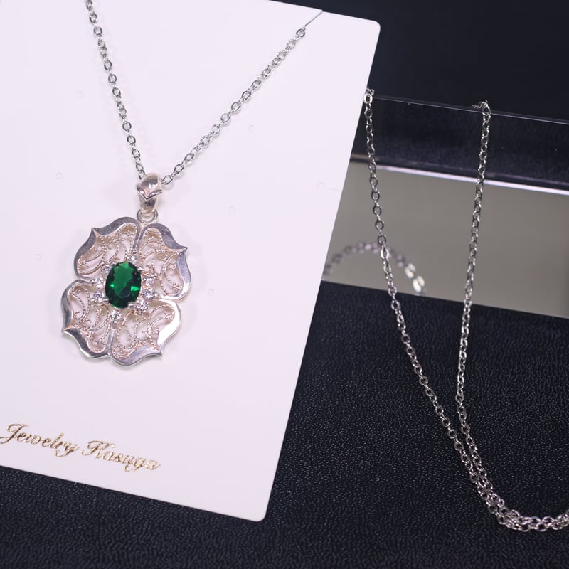 唐草模様ネックレス｜エメラルドカラー | ジュエリー春日