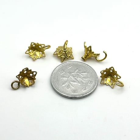 【真鍮製】花の石座ペンダントトップ空枠(5つセット）