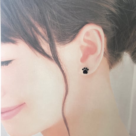 【ねこ守りシリーズ】ねこ守りピアス ーオニキスの足跡ー
