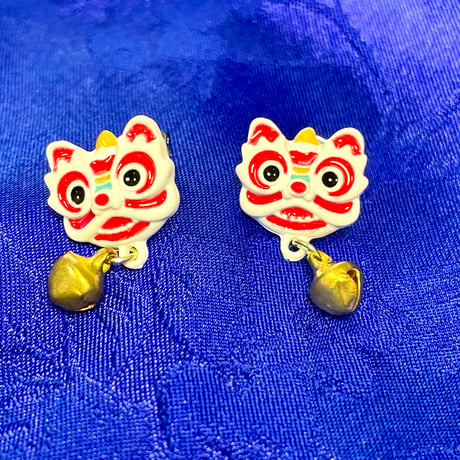 鈴付き 獅子舞ピアス｜旧正月の獅子舞（ライオンダンス）｜ゆらゆら鳴るお守りモチーフ