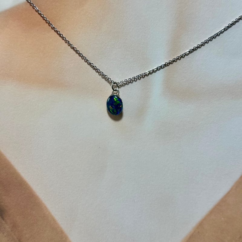 オパールネックレス｜夜空を閉じ込めた幸運の天然石ジュエリー