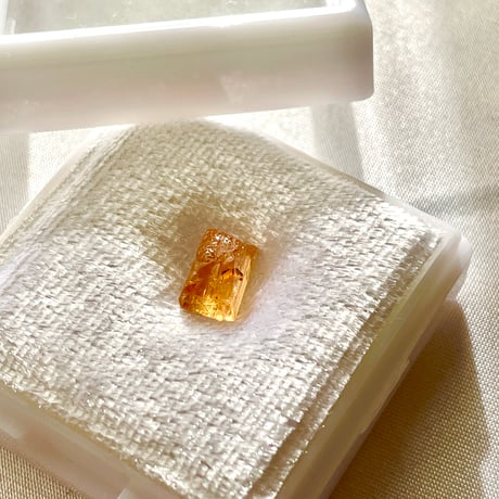 インペリアルトパーズ原石 約3.0ct