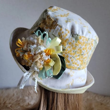 ★彩りミモザ　hat★つば広バージョン×コサージュ帽子