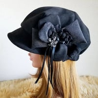 大きいサイズ★フェイクスエード★black  しっとり   コサージュ キャスケット