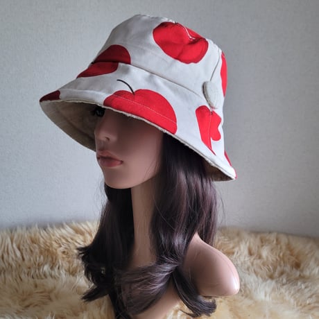 ★りんご×薄ベージュ系★62㎝★襟元が邪魔になら無い★コンパクトhat
