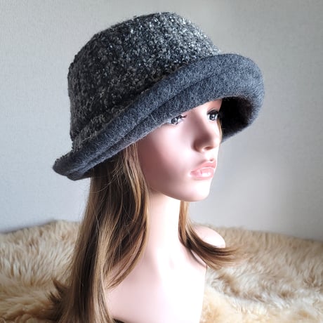 ★three. premium★襟元が邪魔になら無い★ビッグボタン　コンパクトhat★厚手★ラメツイード