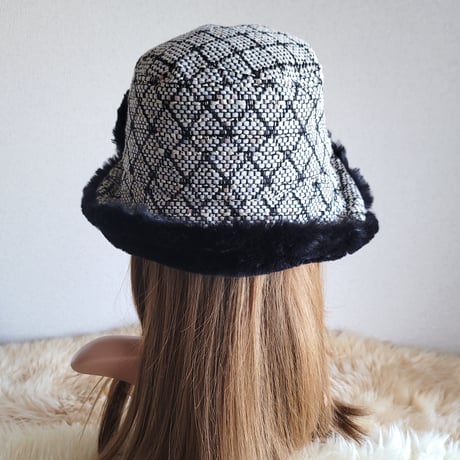 ★three.luxury★襟元が邪魔になら無い★ビッグボタン　コンパクトhat★ファー×ダイヤ柄