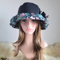 ★Flower×black★コサージュ★ミディアム★62.5㎝★日差しに負けない★ギャザーフリル 帽子★コサージュ付き