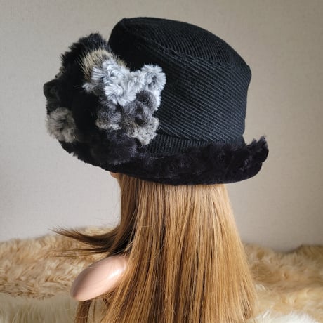 ポンポンhat★厚手ブラックwool斜めライン★約61.5㎝★