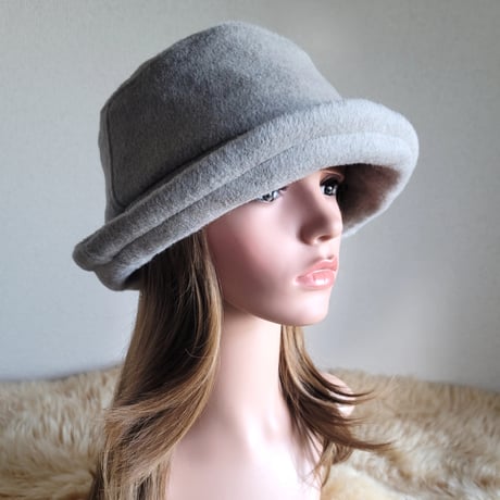 three.luxury★国産カシミア100%★厚手ベージュ系★襟元が邪魔になら無い★ビッグボタン　コンパクトhat