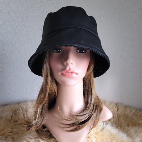 襟元が邪魔になら無い★ビッグボタン　コンパクトhat★BLACK×花柄レース