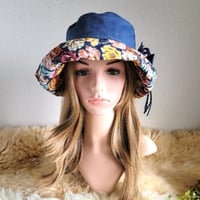 ★日差しに負けない★ギャザーフリル 帽子★ソフトデニム★コサージュ付き