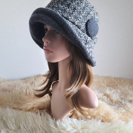 ★three. premium★襟元が邪魔になら無い★ビッグボタン　コンパクトhat★厚手★ラメツイード